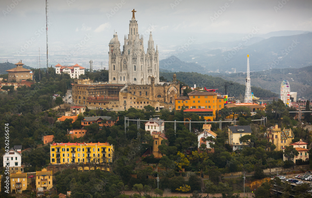 Φωτογραφία View of temple Expiatori del Sagrat Cor on Tibidabo mountain in Barcelona, Spain