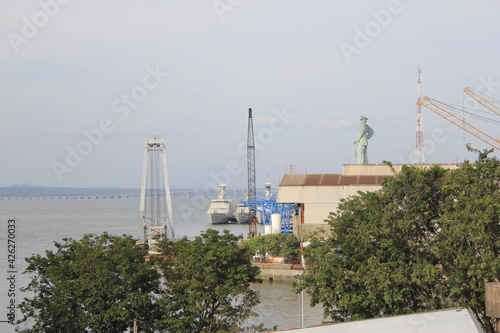 Wallpaper Mural power station in the harbor near the soldier monument Torontodigital.ca