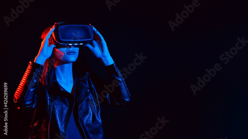 Foto Girl wearing virtual reality glasses