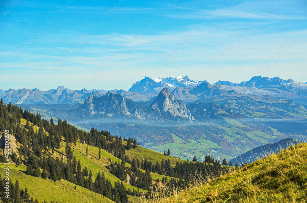 Schwyzer und Glarner Alpen von der Rigi aus gesehen.