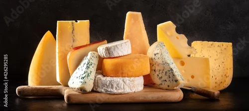 Panel kuchenny z motywem Cheese panorama with French, Italian, and Spanish cheeses