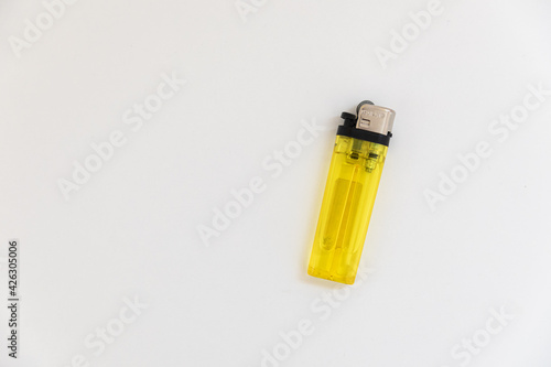 фотографія yellow lighter