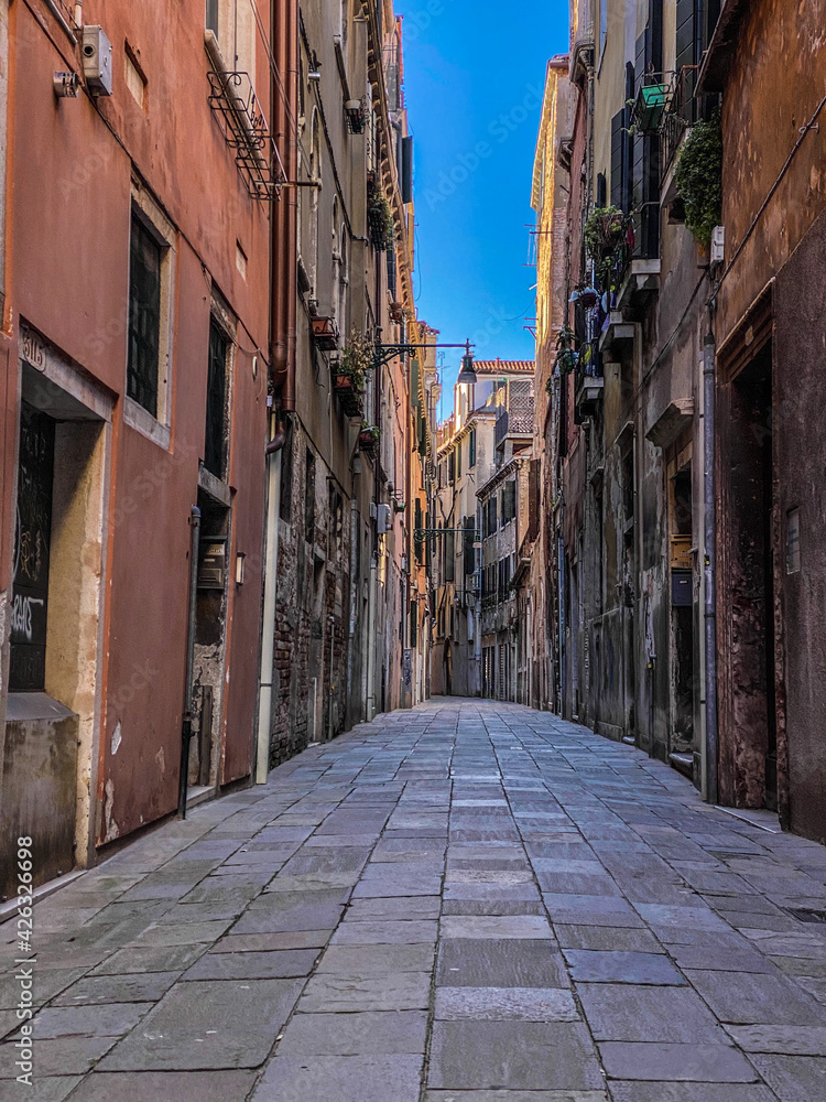 Fototapeta premium Small street in Venice without any people during crisis COVID-19, Italy