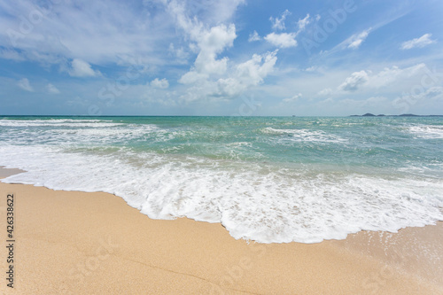 Fototapeta Naklejka Na Ścianę i Meble -  Sea view from tropical beach with sunny sky. Summer paradise beach of Koh Samui island. Tropical shore. Tropical sea in Thailand.