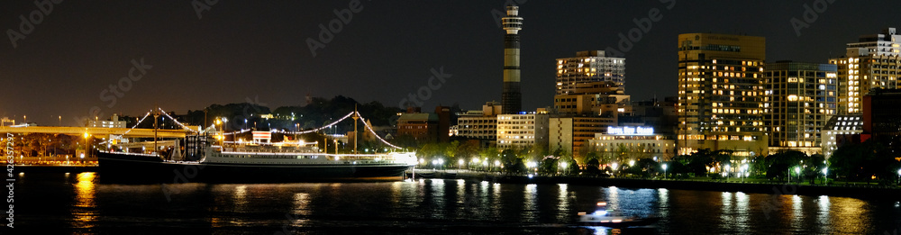 Fototapeta premium 【神奈川】ホテルニューグランドとマリンタワー（夜景）