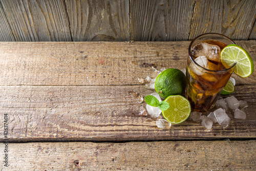 Rum and cola Cuba Libre cocktai