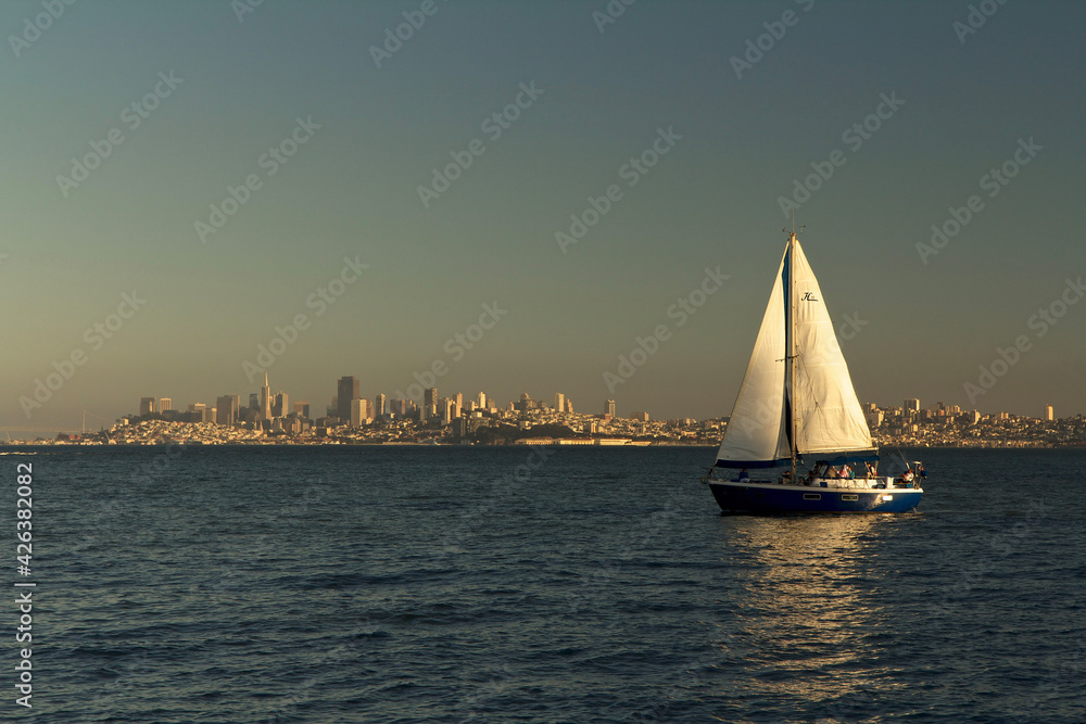 Fototapeta premium sailboat at sunset