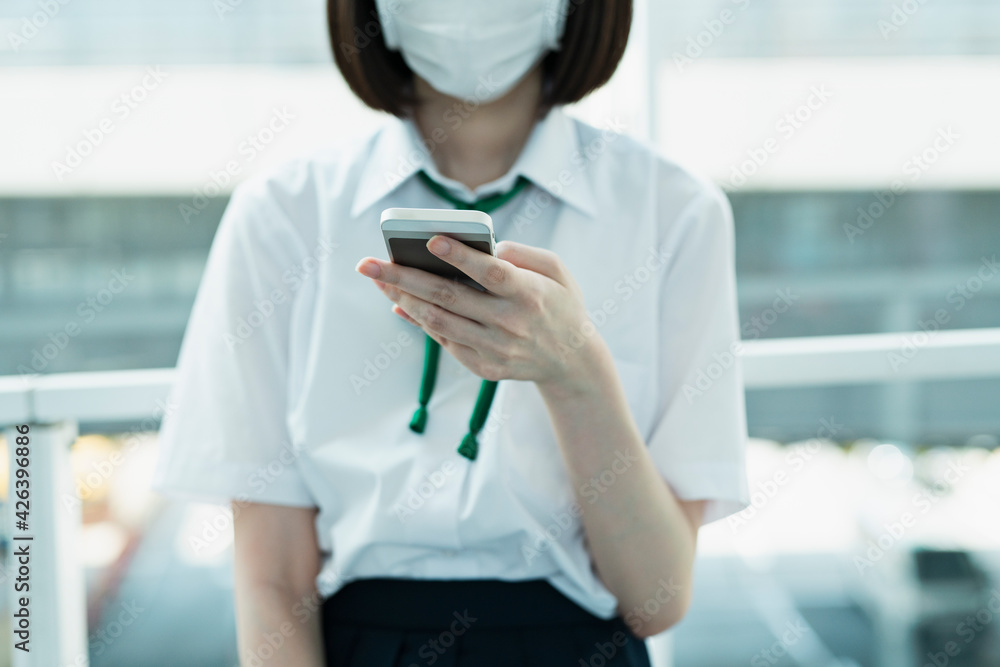 駅にいる女子高生 駅にいる女子高生