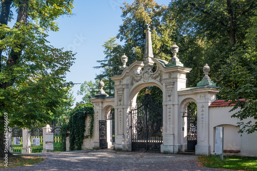 Obraz na płótnie brama klasztoru o.Paulinów w salonie