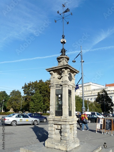 WROCŁAW , POLSKA --WIEŻYCZKA ZEGAROWA Z POGODYNKĄ