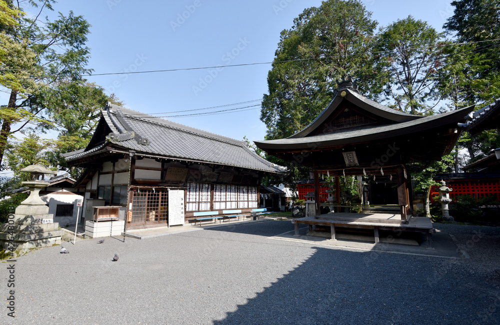 三宅八幡宮　拝殿と神楽殿　京都市