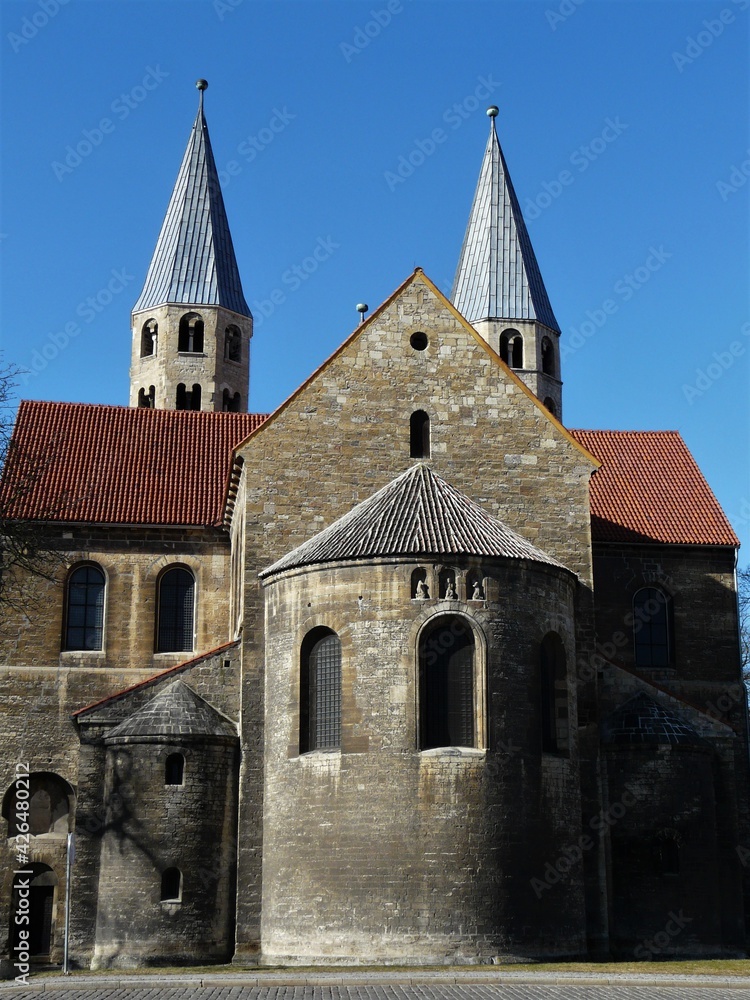 Blick vom Domplatz auf die Liebfrauenkirche in Halberstadt / Harz