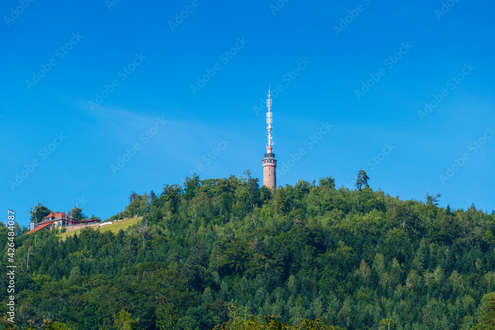 Obraz premium Blick auf den historischen Turm auf dem Merkur in Baden-Baden