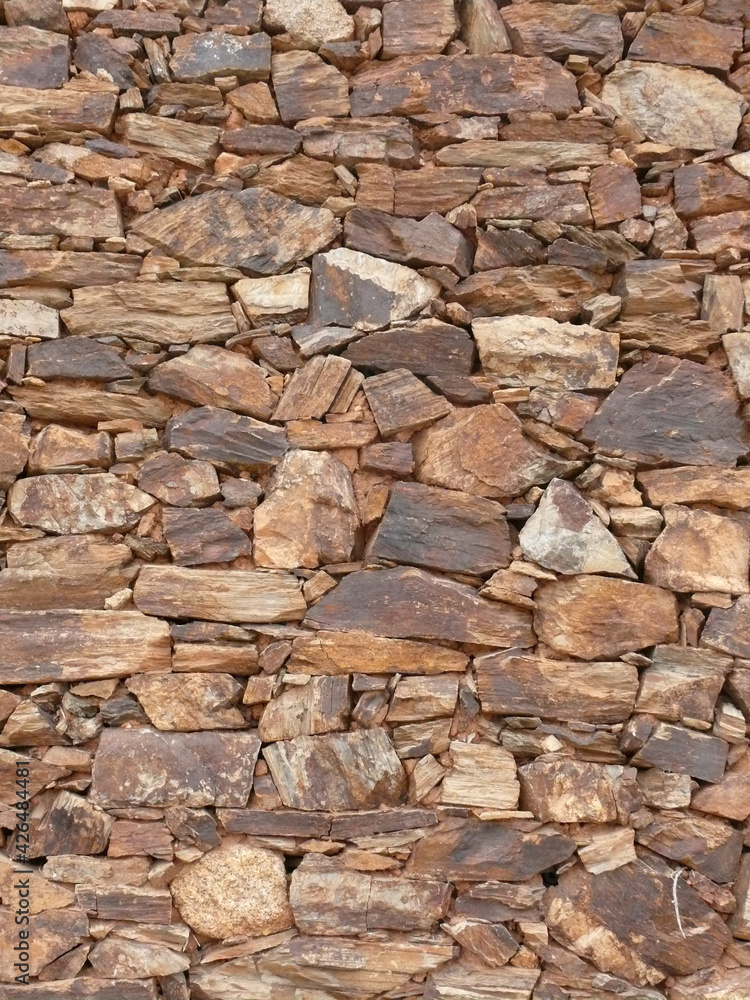 Murs de différentes couleur de pierre