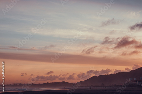 Paisagem de uma praia de Floripa.