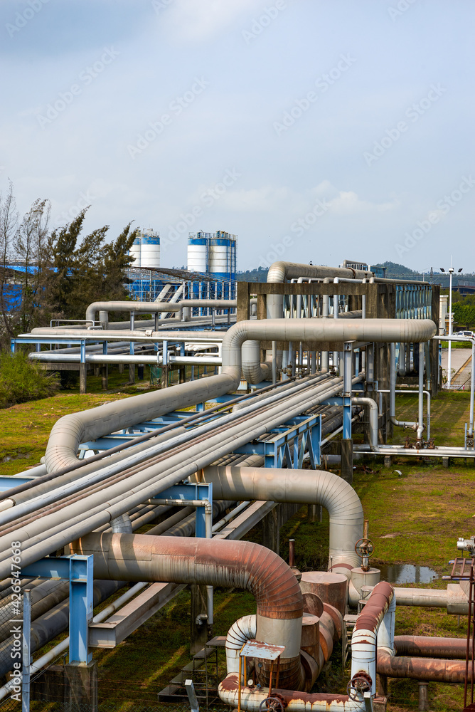 Plant equipment and chimney pipes of large oil refineries