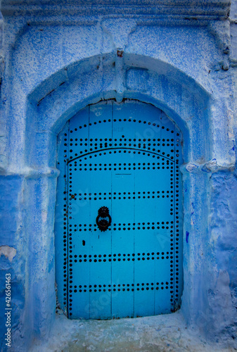 blue door in Chefchaouen, Morocco © Fernando