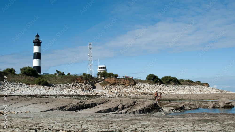 Obraz premium Le phare de Chassiron et son sémaphore (île d'Oléron)