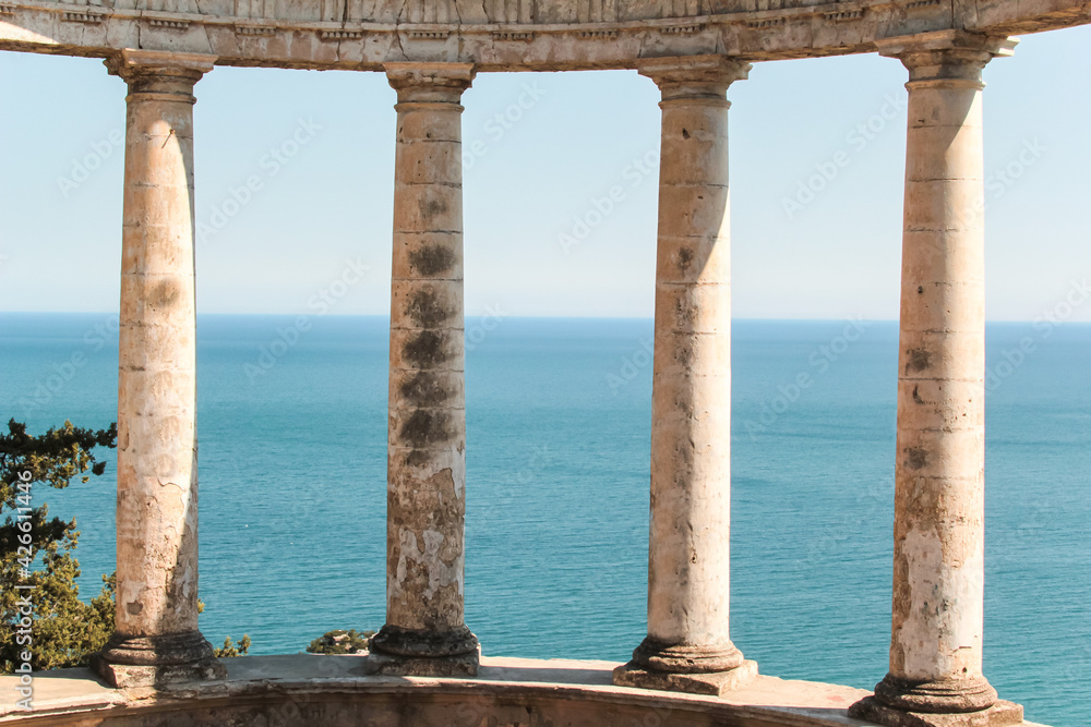 Fototapeta premium Livadia Palace and Park in the city of Yalta, Crimea.Details of the exterior and decoration of the palace, on a sunny summer day.