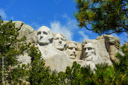 Fotografie Closeup shot of the Mount Rushmore National Memorial Keystone in the USA