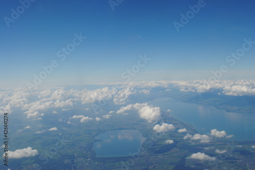 Vue d avion du lac de Neuch  tel et de Morat  Suisse