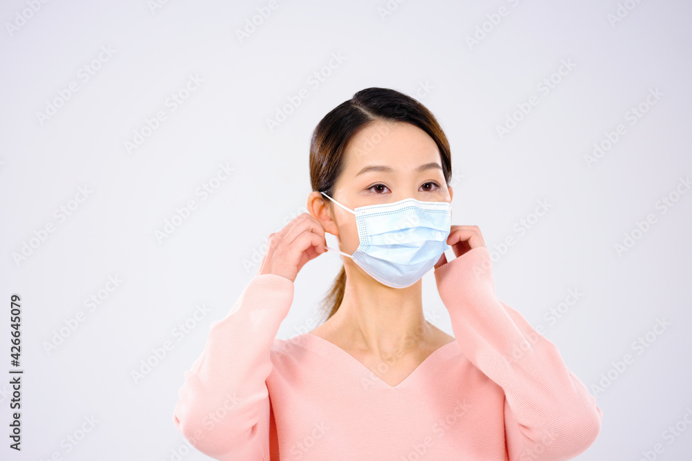 A young woman was wearing a mask A young woman was wearing a mask