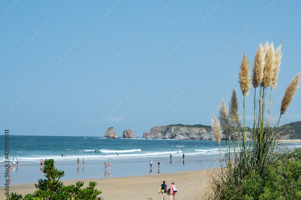 Φωτογραφία View over the beach of Hendaye, France, towards the sea and the rock of St