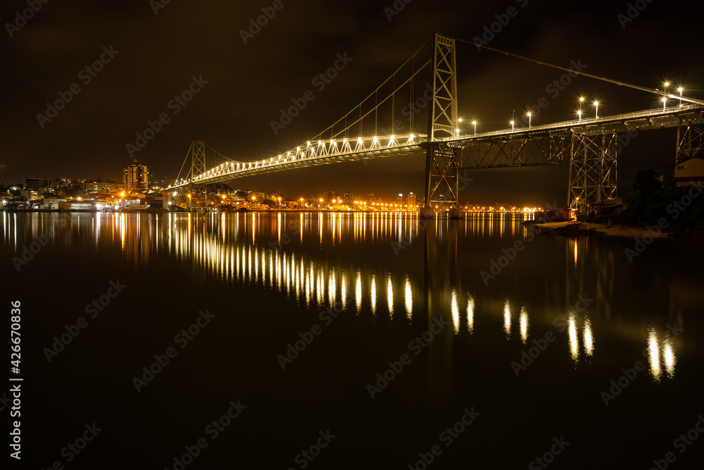 bridge Hercilio Luz florianopolis long night exposure.
bridge Hercilio Luz florianopolis long night exposure.