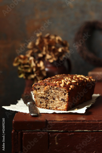 Dinkelkuchen mit Haselnüssen