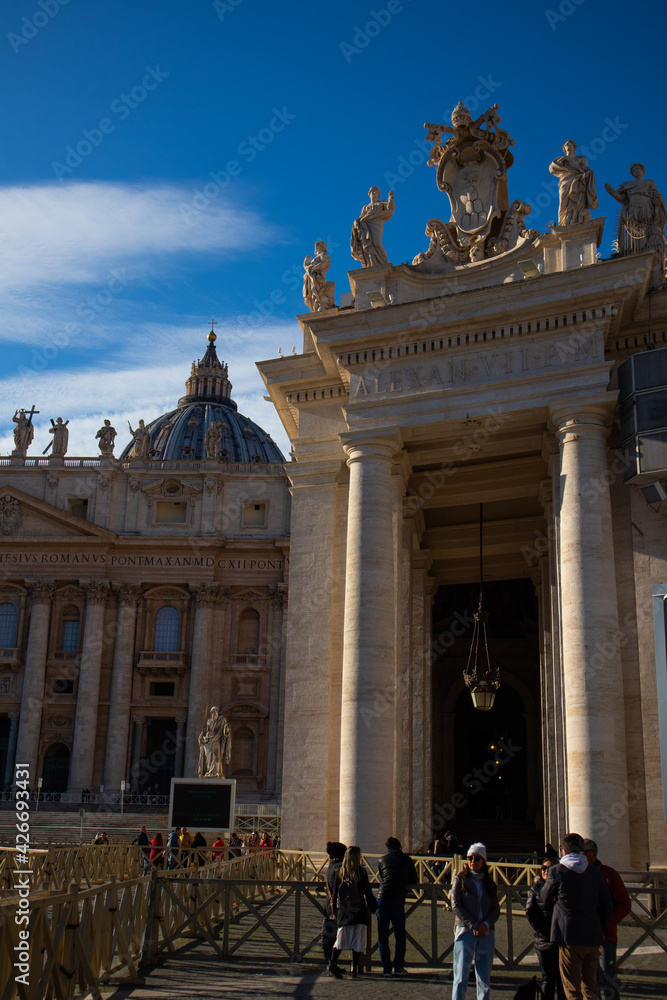 Views of columnata de Bernini buildings. Vatican City, Italy