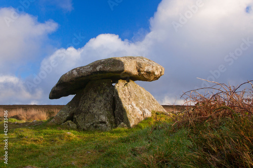 Chun Quoit, an ancient stone burial chamber in west Cornwall, UK. Fotobehang