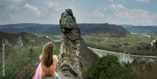 Panoramablick ins Donautal der Wachau photo