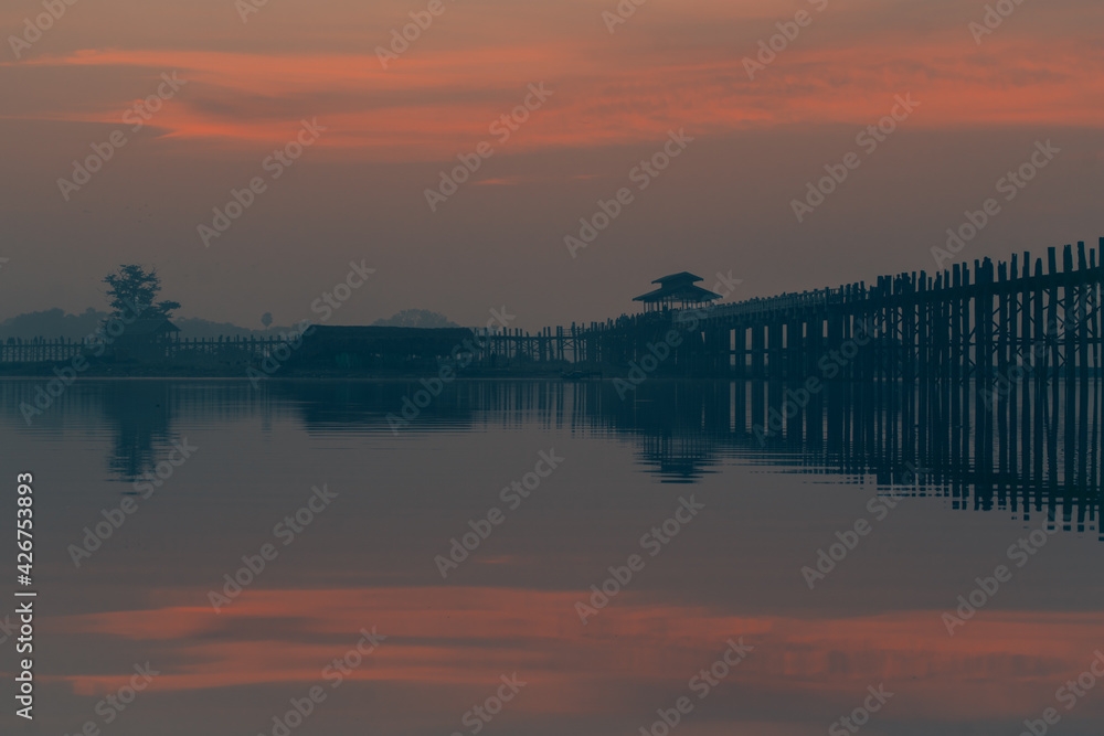 Fototapeta premium sunrise over the lake