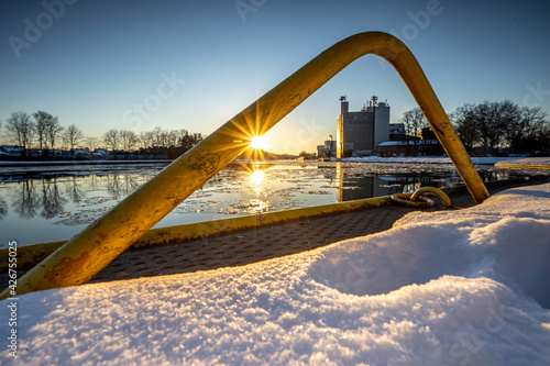 Fototapeta Naklejka Na Ścianę i Meble -  Mittellandkanal im Winter