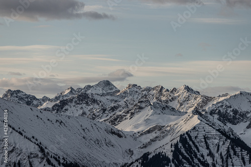 Winterliche Berglandschaft © Matthias_Haberstock