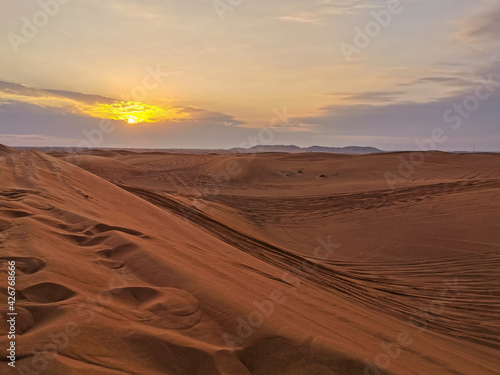 Deserto di Dubai al tramonto
