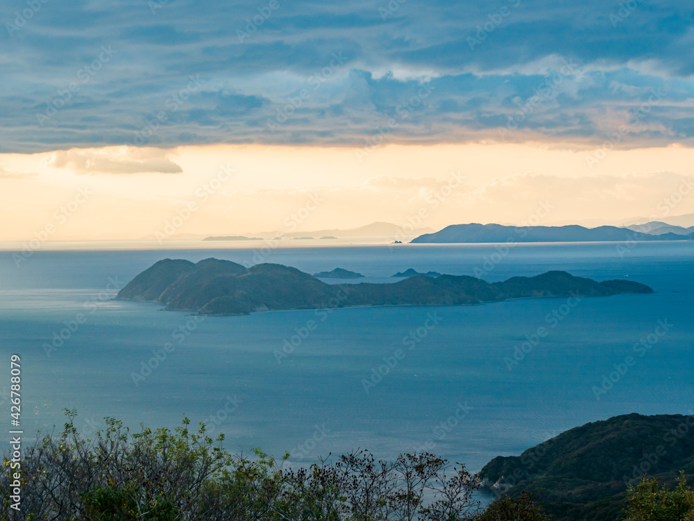 山口県上関町上盛山展望台から見る牛島 山口県上関町上盛山展望台から見る牛島