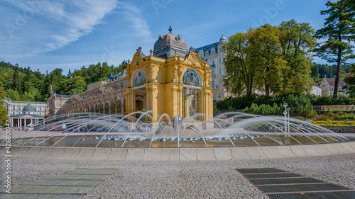 Canvas Print Mariánské Lázně (Marienbad) - Main colonnade and Singing fountain