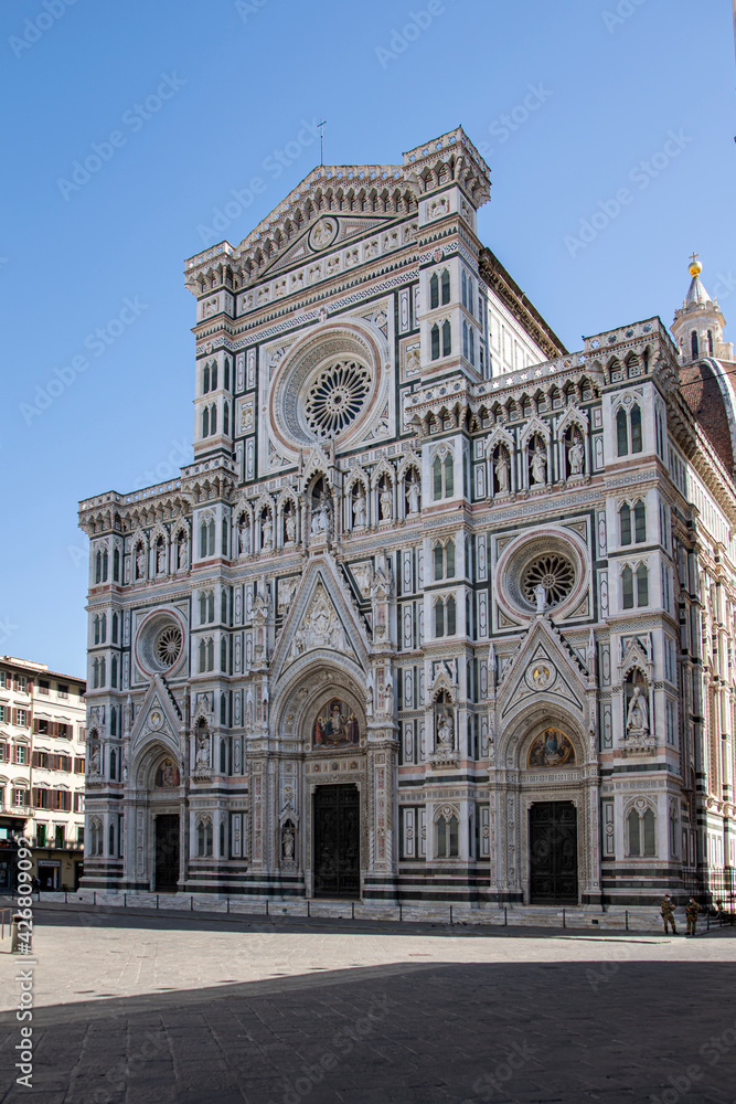 La facciata della Cattedrale di Santa Maria del Fiore a Firenze