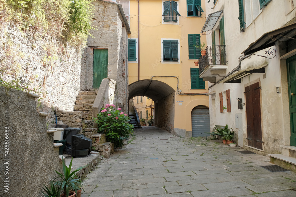 Naklejka premium Il centro storico della cittadina di Arcola in provincia di La Spezia, Liguria, Italia.