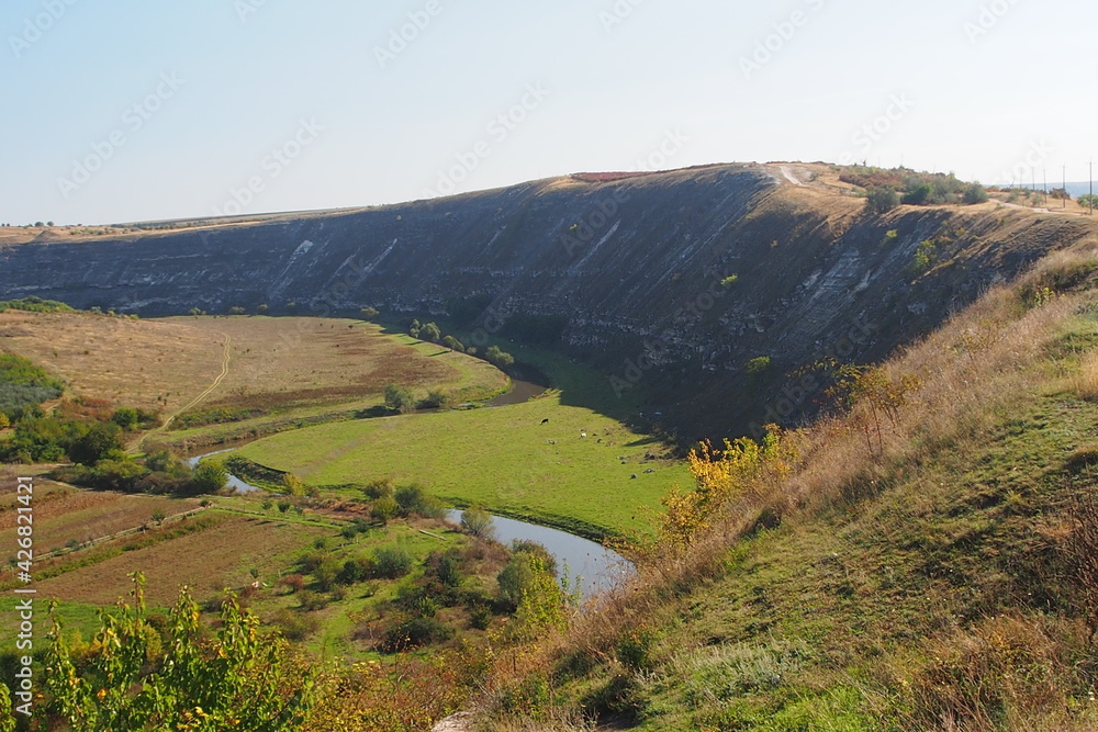 Orheiul Vechi - orthodoxes Höhlenkloster, Schlucht aus Muschelkalksteinfelsen, Ursprung Sarmatisches Meer. Republik Moldau.