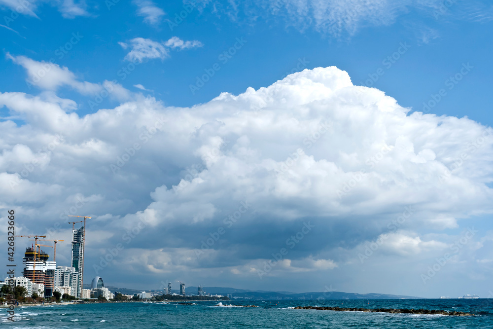 Obraz premium Clouds, sea and urban coastline