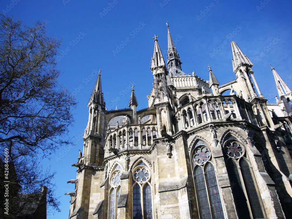 Arrière de la cathédrale catholique romaine de Reims dans la Marne