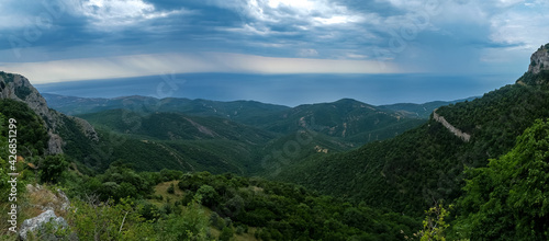 View of the Black Sea coast from the top of the plateau. © fifg
