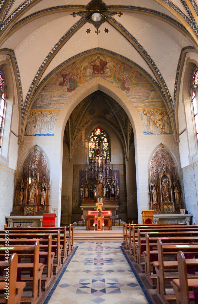 Innnenansicht Katholische Pfarrkirche Herz Jesu Schlangenbad in Rheingau-Taunus-Kreis / Hessen	