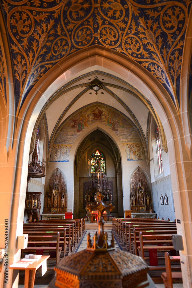 Innnenansicht Katholische Pfarrkirche Herz Jesu Schlangenbad in Rheingau-Taunus-Kreis / Hessen	