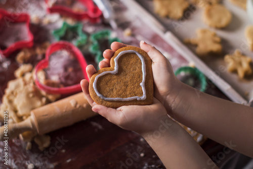  gingerbread heart, cooking Christmas gingerbread cookies