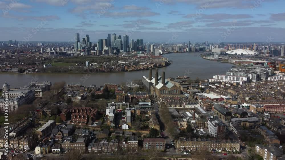 Greenwich Park and Canary Wharf across the river thames, Lewisham, London, England Greenwich Park and Canary Wharf across the river thames, Lewisham, London, England