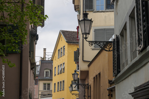Obraz na płótnie Facades of houses in old Zurich, Switzerland w salonie