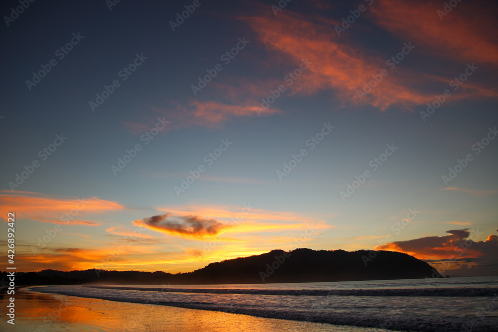 Fototapeta premium sunset over the sea